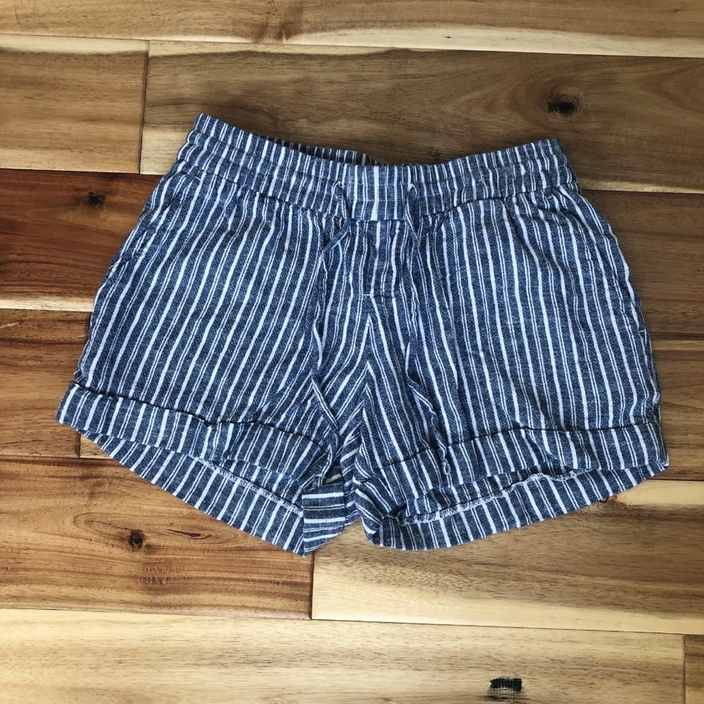 •flowy striped shorts (fits like small)